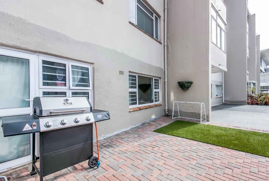 3 Bedroom Property for Sale in Sea Point Western Cape